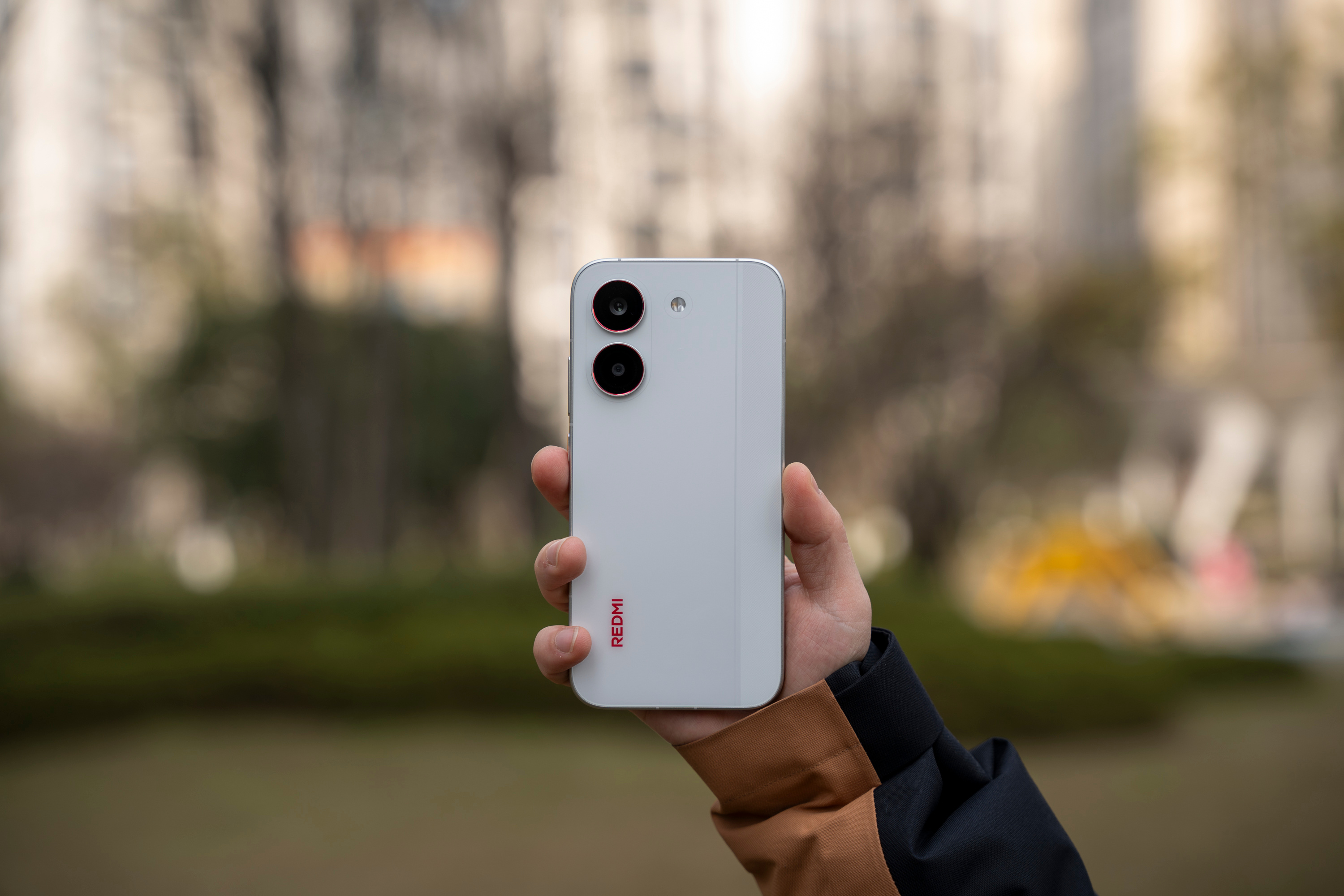 感受下Turbo5的颜值，真的难以相信一千多的机子能有这样的颜值和手感。天玑85