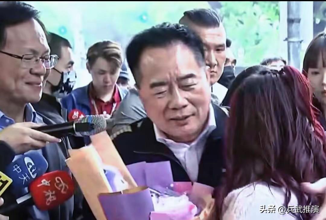 蔡正元入狱后发第二篇脸书感谢蓝白政治人物，不含邱毅！特感谢一位力挺郑丽文的商界大