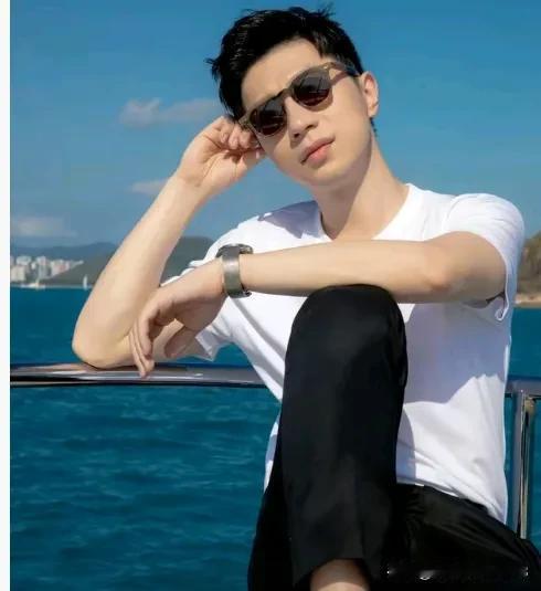 相比石川佳纯
马龙为什么和夏露?
马龙颜值高，事业好的他为什么
会看上他的妻子夏
