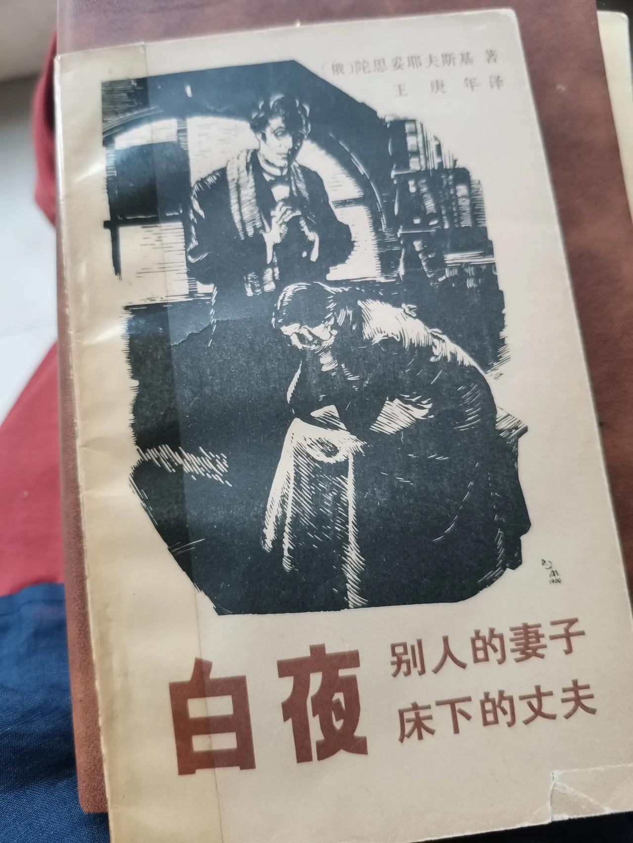 跳出来一条微信：外面空气比较清爽。与其坐在阳台上读书，不如走出去置身于绿色。
书