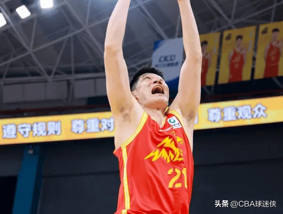 10中9！胡金秋咬着牙把广厦扛回同一起跑线，下半场上海还顶得住吗？

总决赛G4
