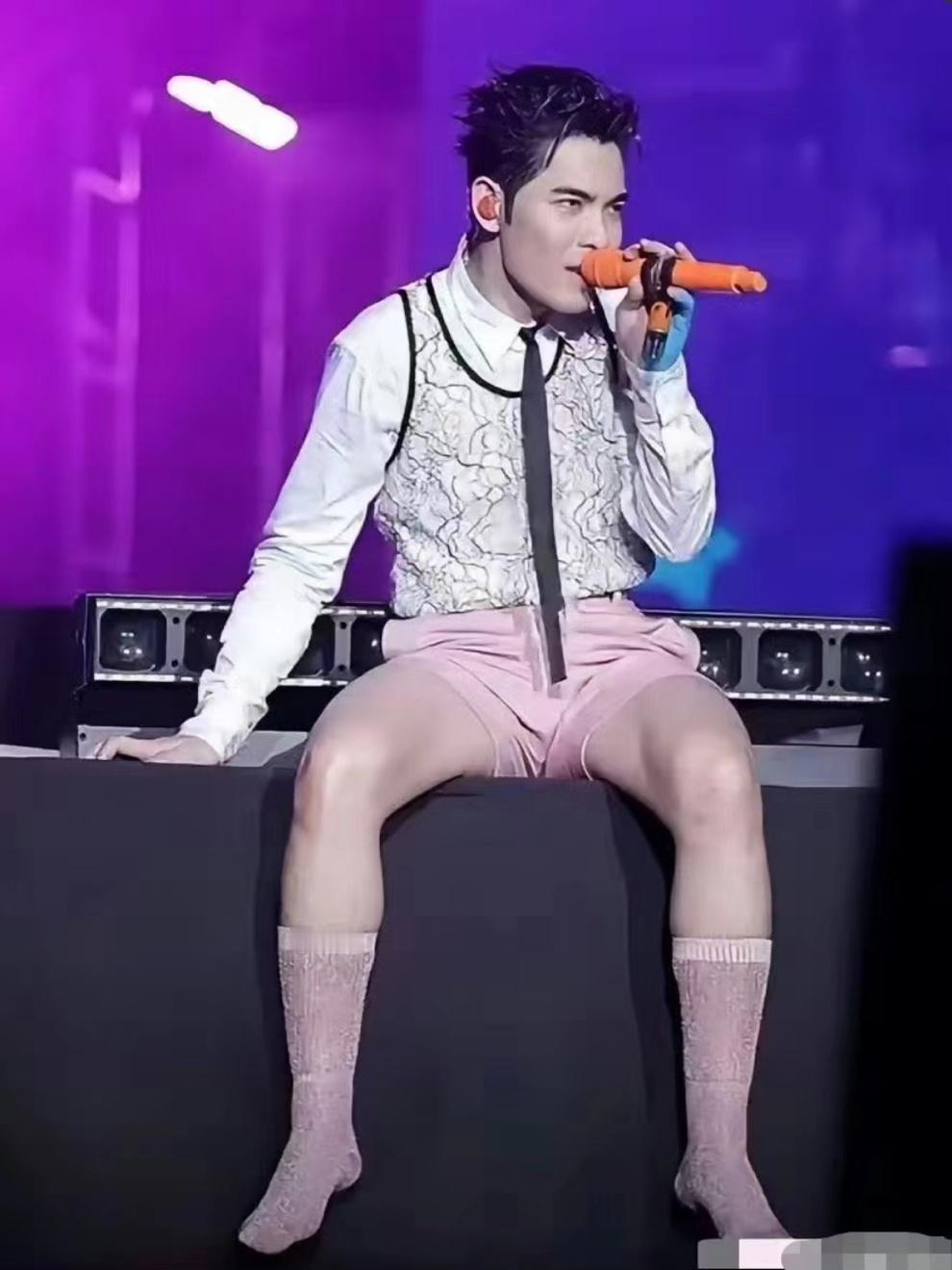 萧敬腾你…这也太抽象了吧 ​​​