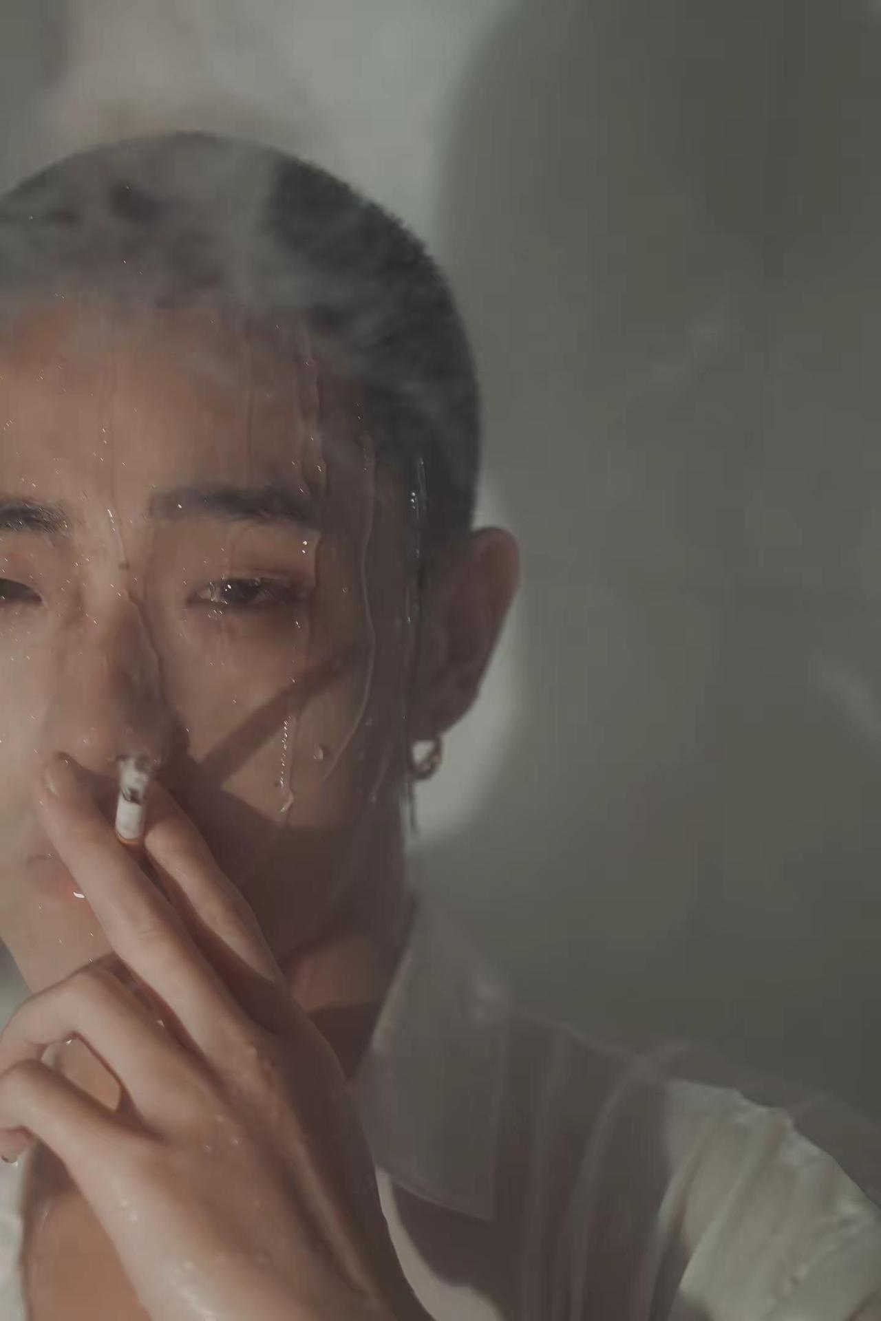 上岸不提船上事。像一阵细雨洒落我心底