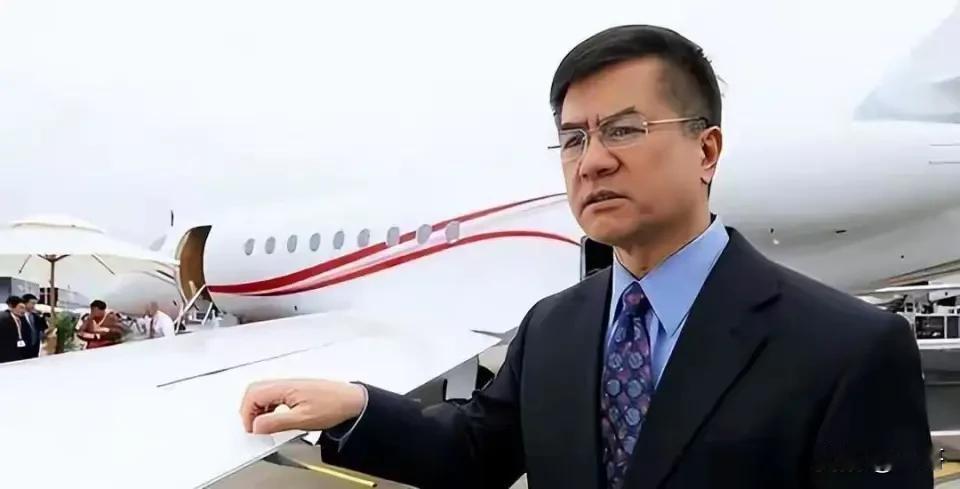最反华的美国人，长着一张中国脸。
 
骆家辉，祖籍广东台山，美国历史上第一位华裔