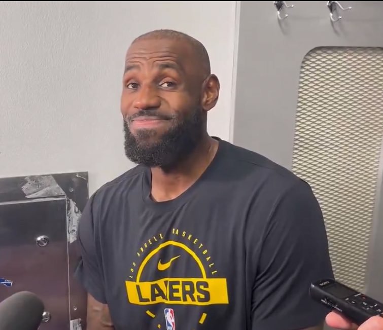 詹姆斯谈及东契奇和里夫斯的伤病消息：“我午睡醒来，看到里夫斯的新闻，第一反应就是