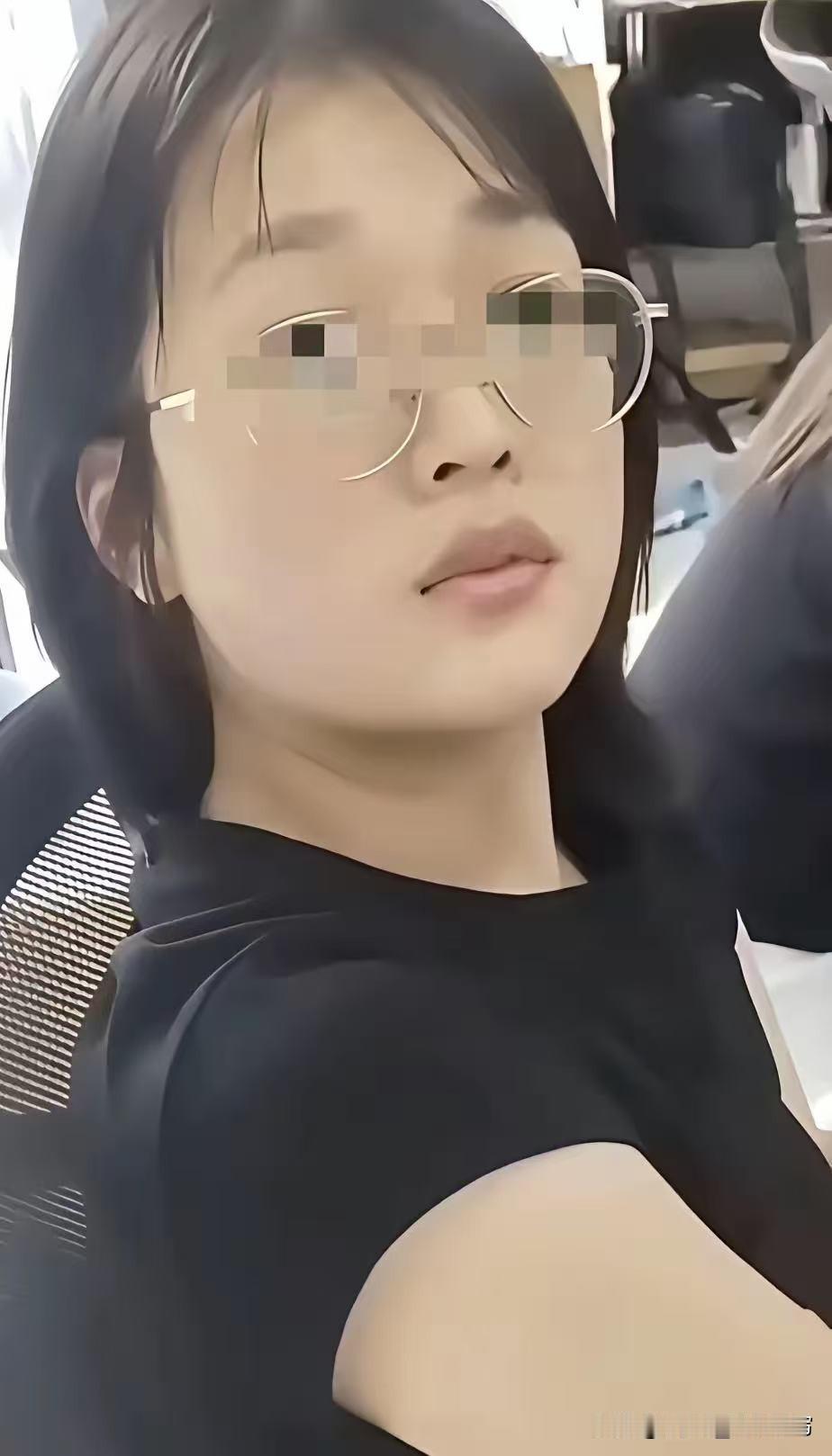 那个白嫖女为省20块害外卖员被罚100，刚看到有个网友说他老板开紧急会：以后谁想