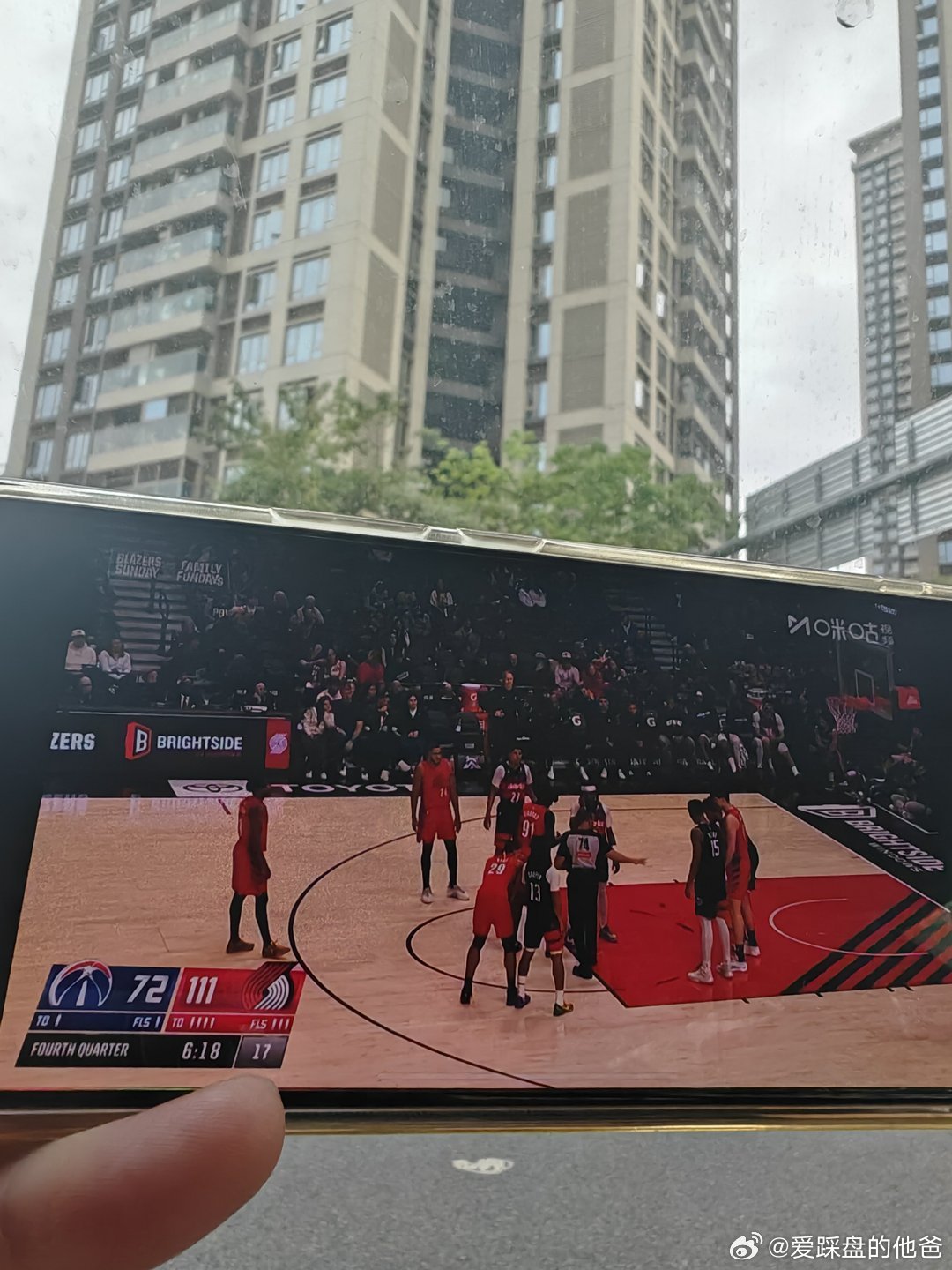 翰森，抢篮板啊！ 