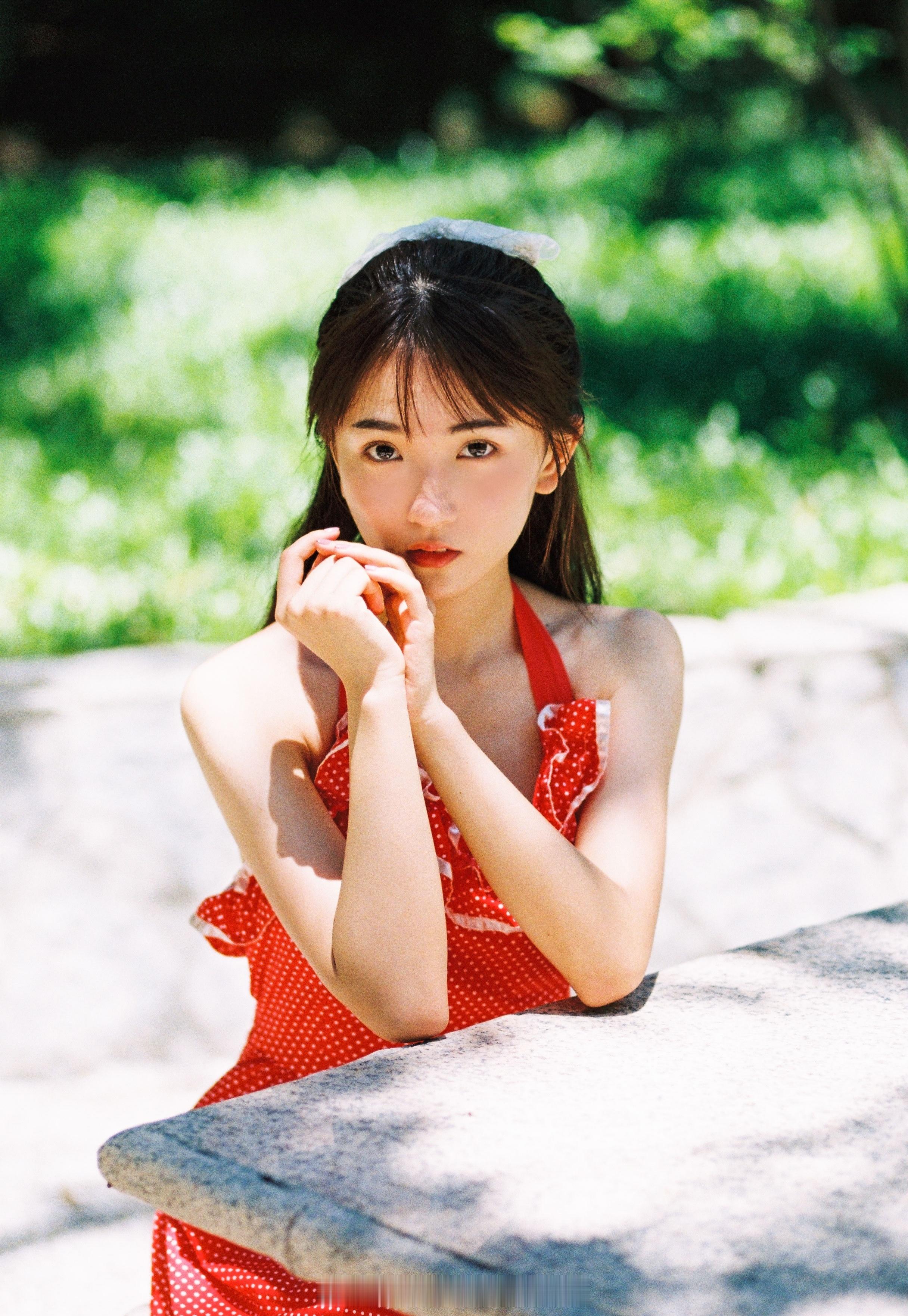 美女校花睿雪焦，中央戏剧学院，2002年，漂亮的摩羯座小姐姐，来自广东[心] ​