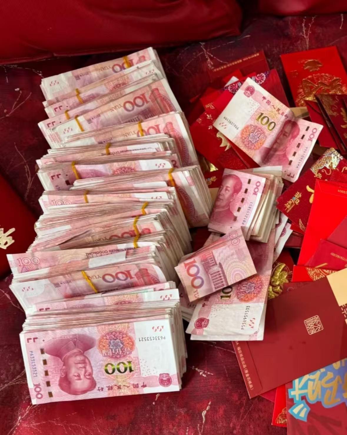 我表姐45了，在超市理货，月薪三千五。姐夫开小货车，一个月七千左右。
俩人住姐夫