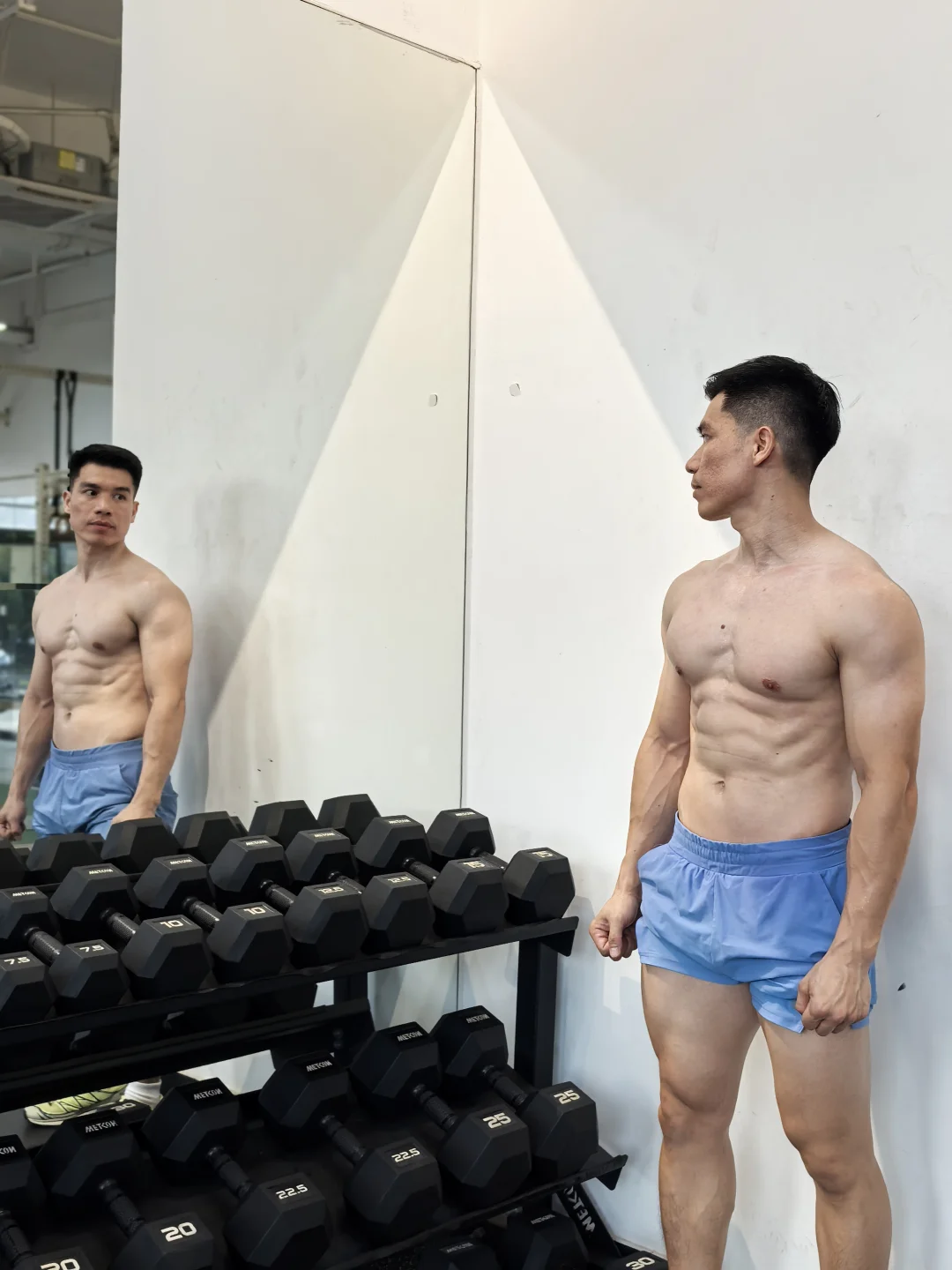 健身房镜子里，是日复一日的沉淀