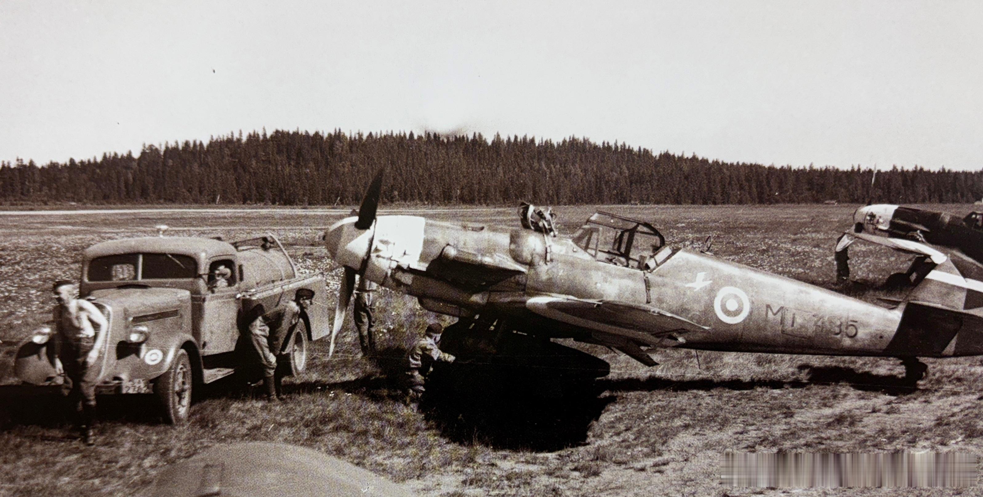 1950年在Luonetjärvi芬兰空军第41轰炸机中队的Bf109G6，它们