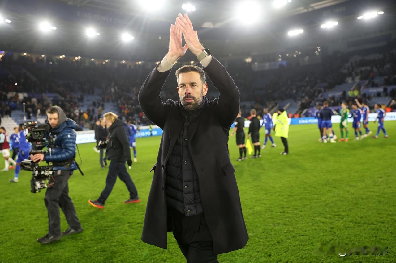 常言道，换帅如换刀

范尼执教莱斯特城首秀取得开门红，并终结球队5轮不胜：

莱