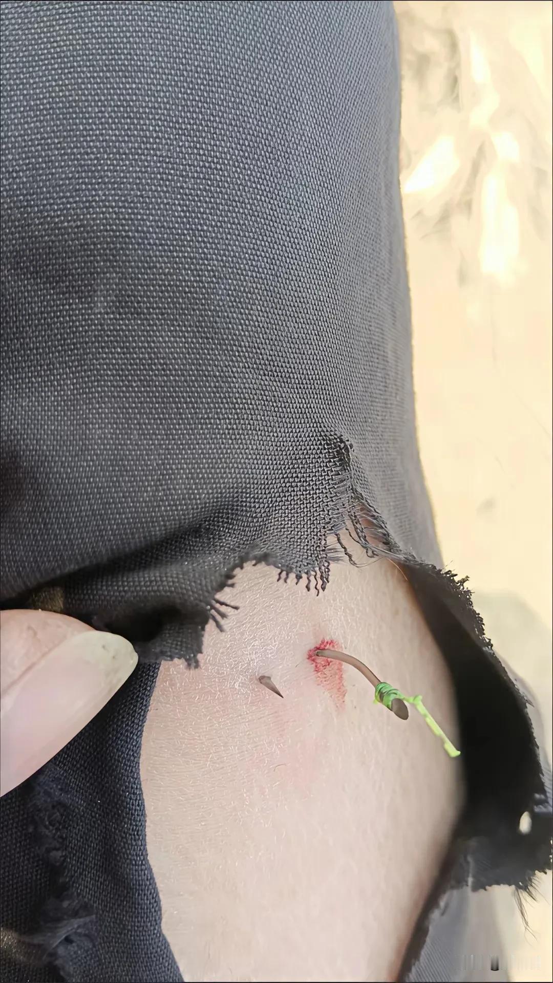 第一次钓鱼自己就上钩了钓鱼人 ～[大哭][大哭][大哭]