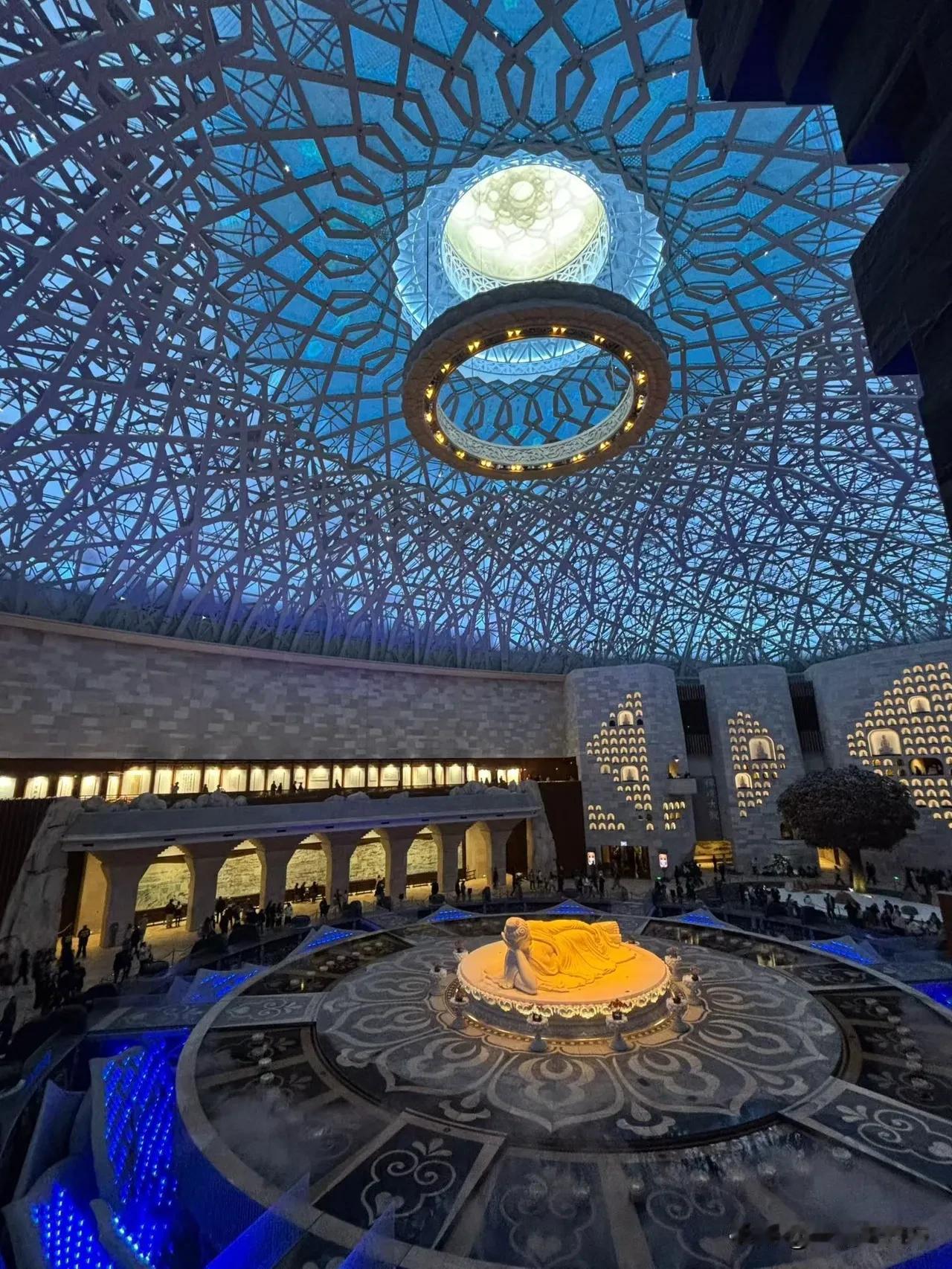 壮观的南京牛首山佛顶宫内部