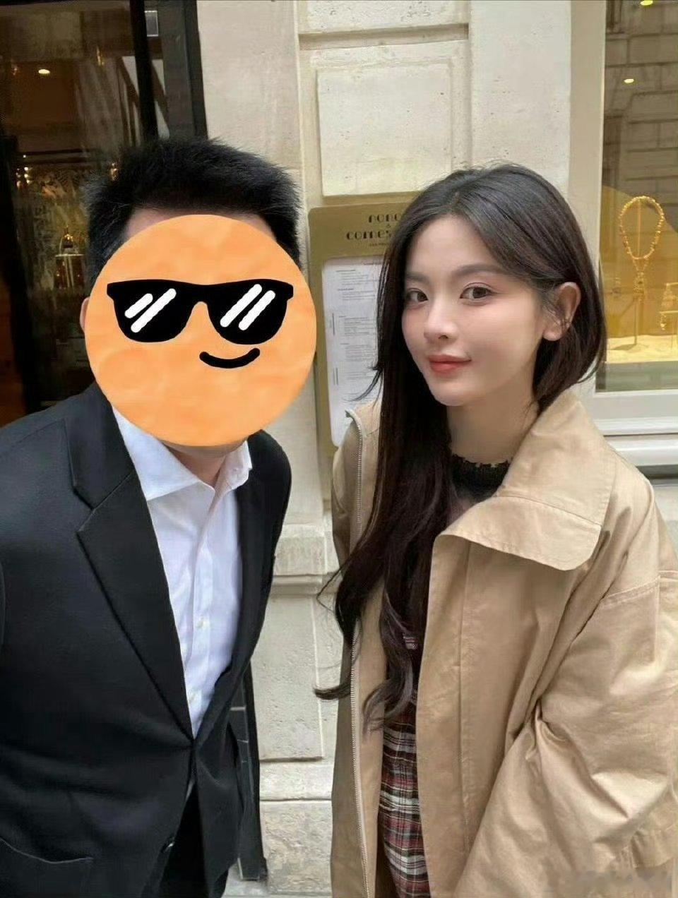 杨超越素人合照[666][666][666]真是好有硬件实力 ​​​