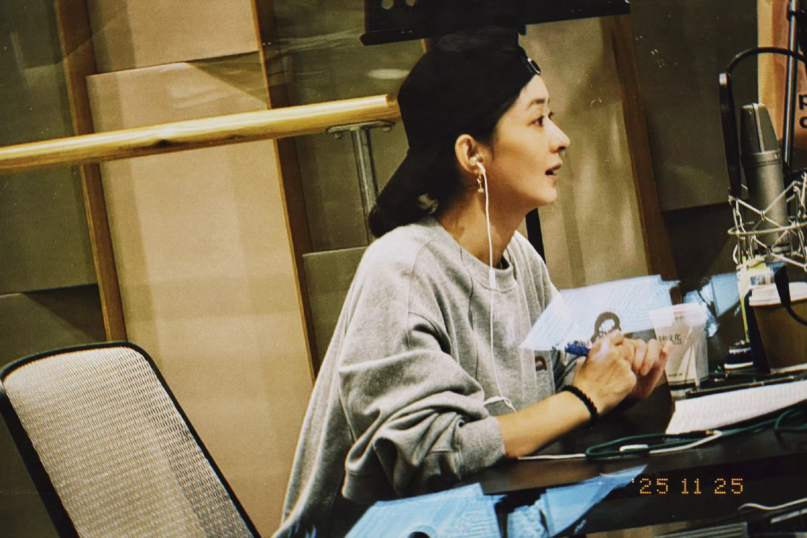 赵丽颖配音李秋萍赵丽颖李秋萍原声 工作室晒赵丽颖配音李秋萍，期待早日和李秋萍见面