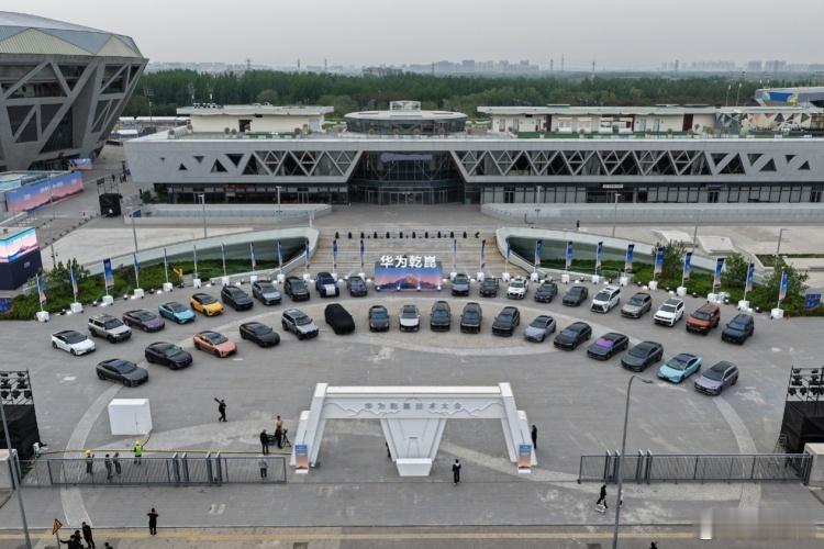 华为已经成为全球最大的智驾供应商！截至目前，华为乾崑智驾已经供应25家车企50余