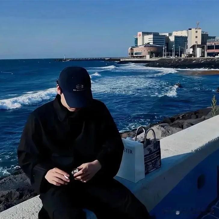 说出多少男人的心里话

男人说：这人到了中年就没什么爱情了，尤其是我们男人，还谈
