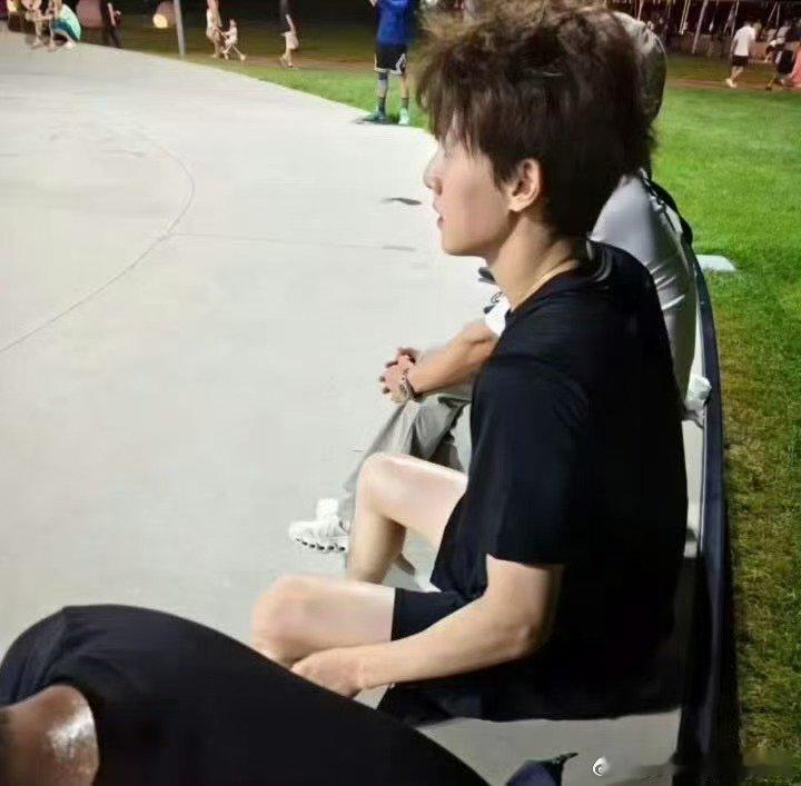 和李昀锐打上球了 实名哭泣，为什么和李昀锐打球的不是我本人 ​​​