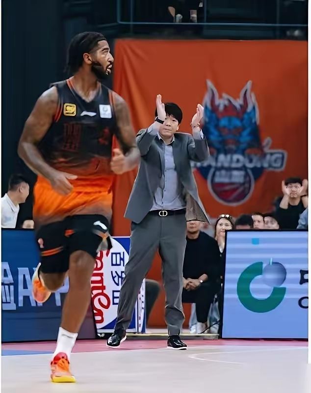 一觉醒来，看到了昔日高速男篮大外援克里斯将会加盟辽篮的消息，上赛季联赛结束后，山