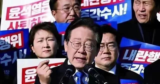 有外国记者问韩国总统李在明，中国若武统台湾你帮不帮？李在明笑着说，那是别人的家务