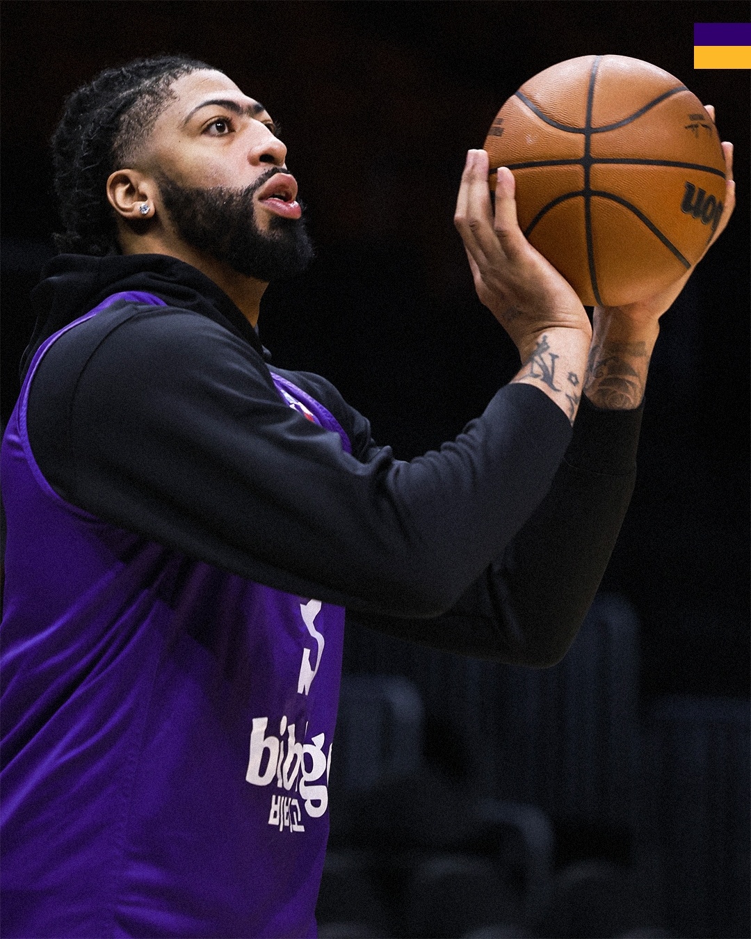 不管你是谁，希望早日从浓眉身上下来，等一个触底反弹的转折点[doge]  安东尼