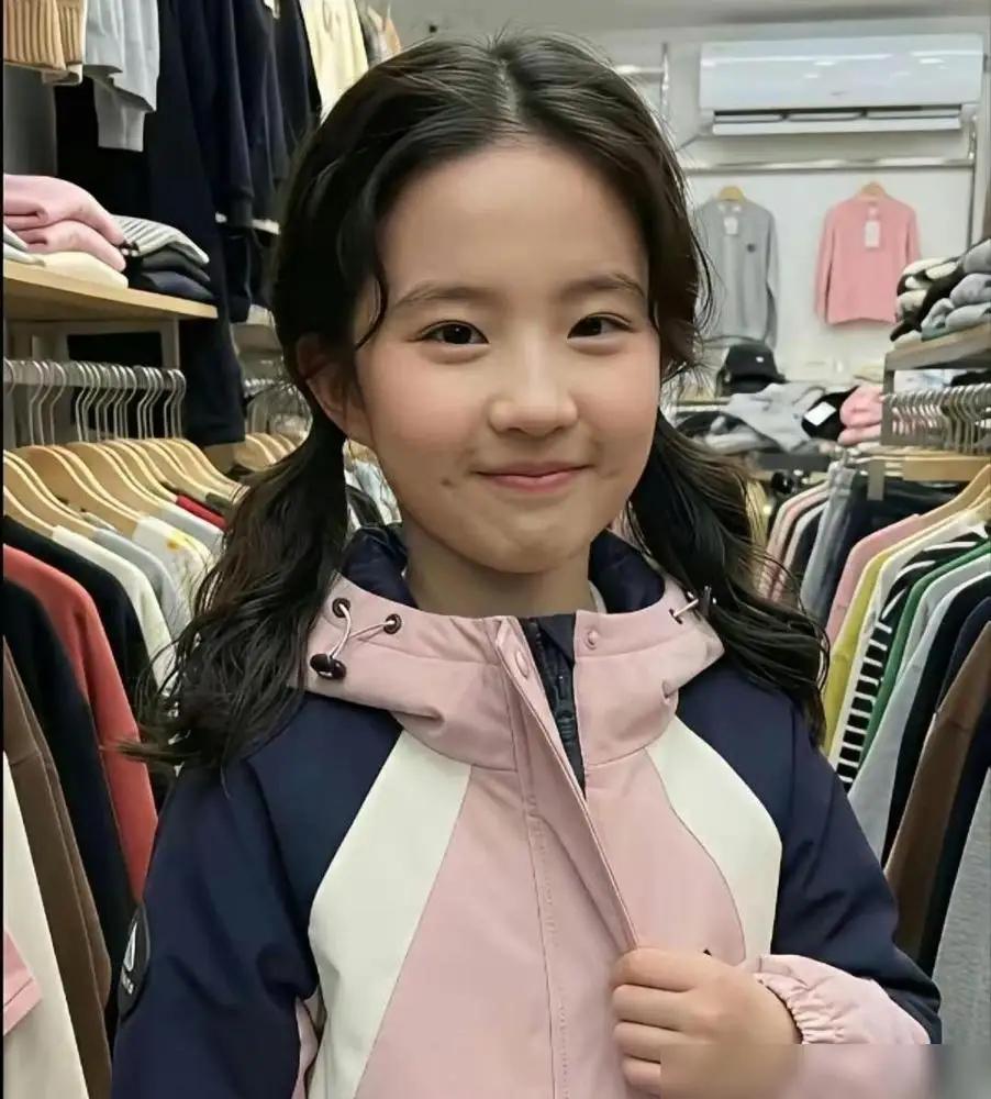 天呐，这个深圳女孩太像刘亦菲了吧。