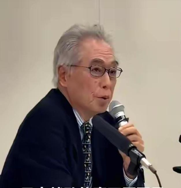 刷到一位日本学者的视频，瞬间让人脊背发凉。他说，全日本人都被教科书告知“二战败于