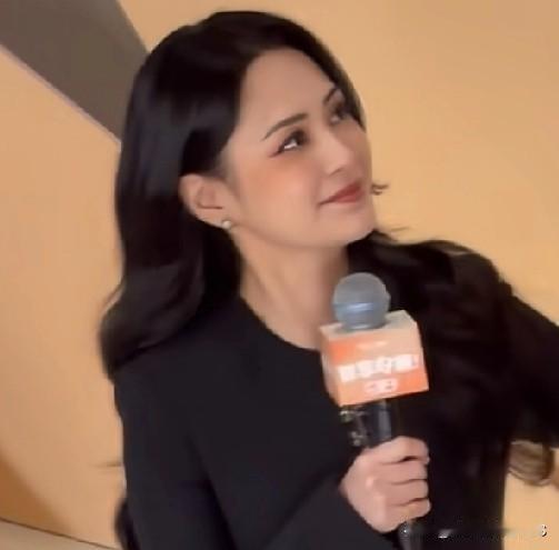 阿娇这体重真是收放自如！上节目瘦成闪电，开演唱会幸福圆润，现在又美回巅峰。这胖瘦