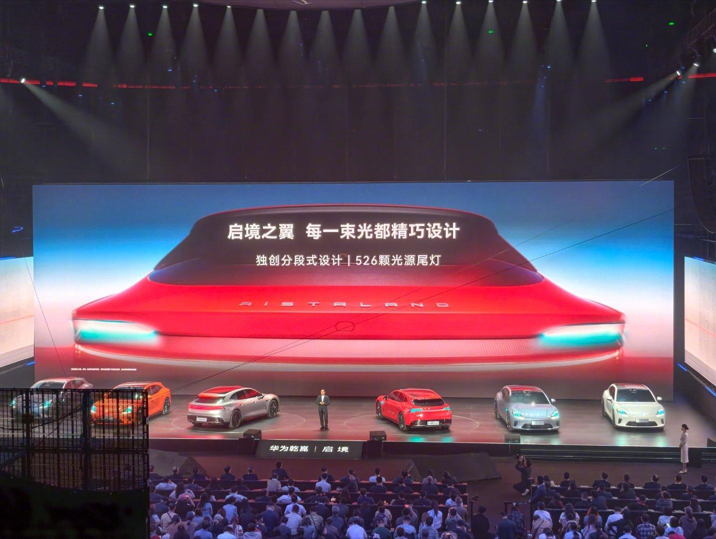 先不看性能，启境GT7光看外观已经让人很着迷了！优雅张力曲线，特别是那个侧边线条