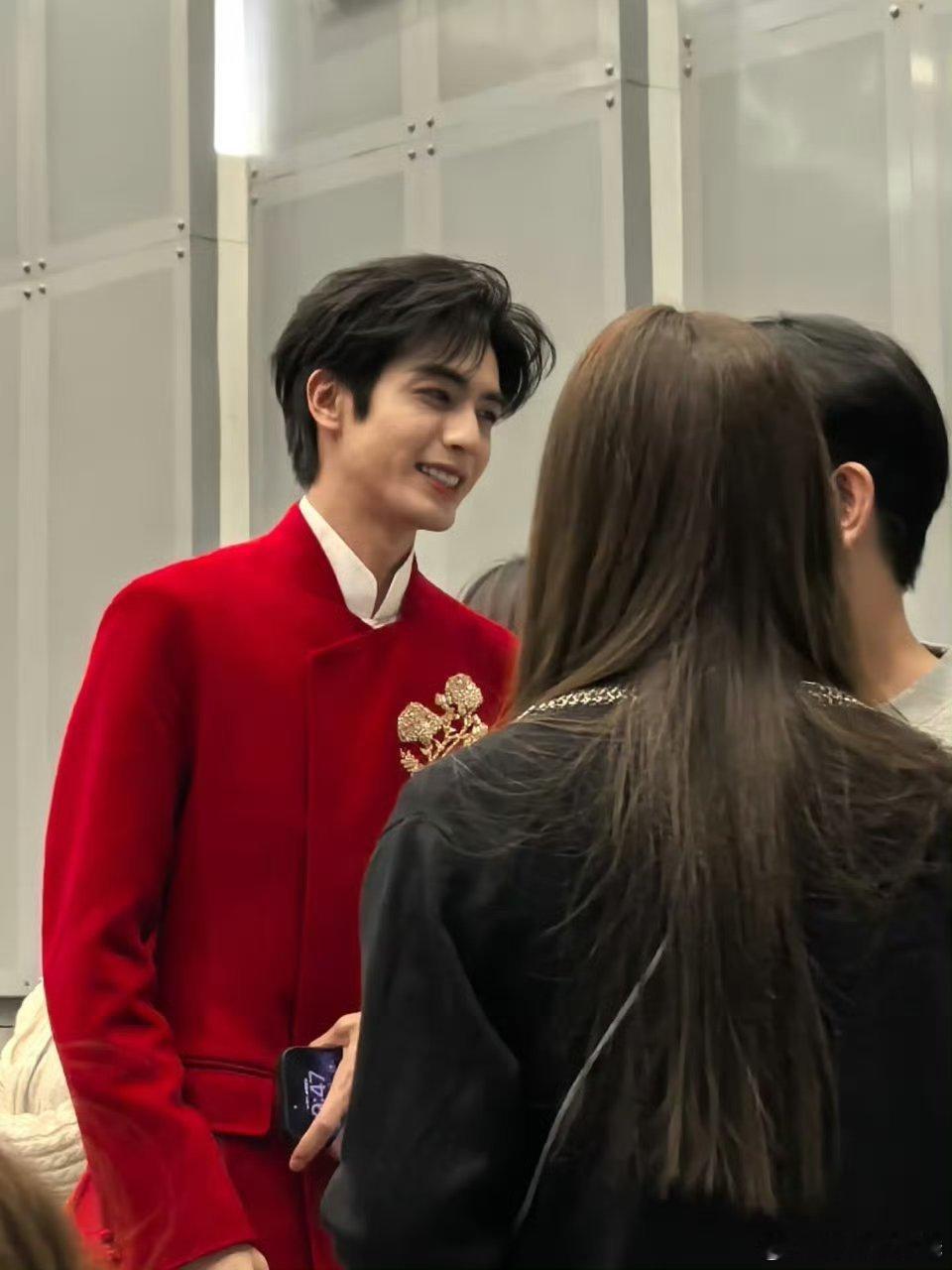 宋威龙和新郎官有什么区别盘靓条顺，有一种国泰民安的帅