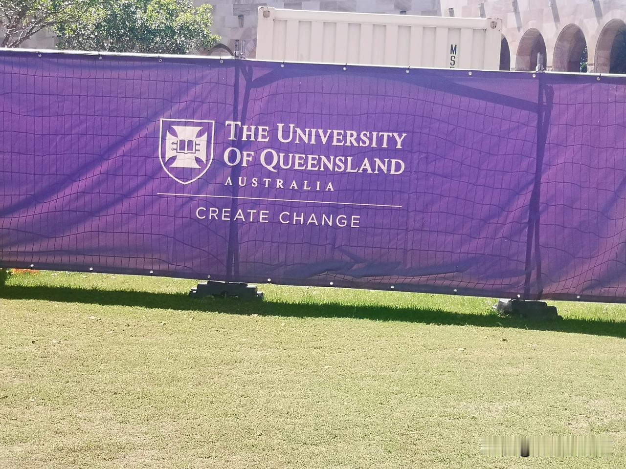 澳洲短期居家生活纪实（34）丨UQ的标志性颜色

上周五到昆士兰大学（UQ）观赏