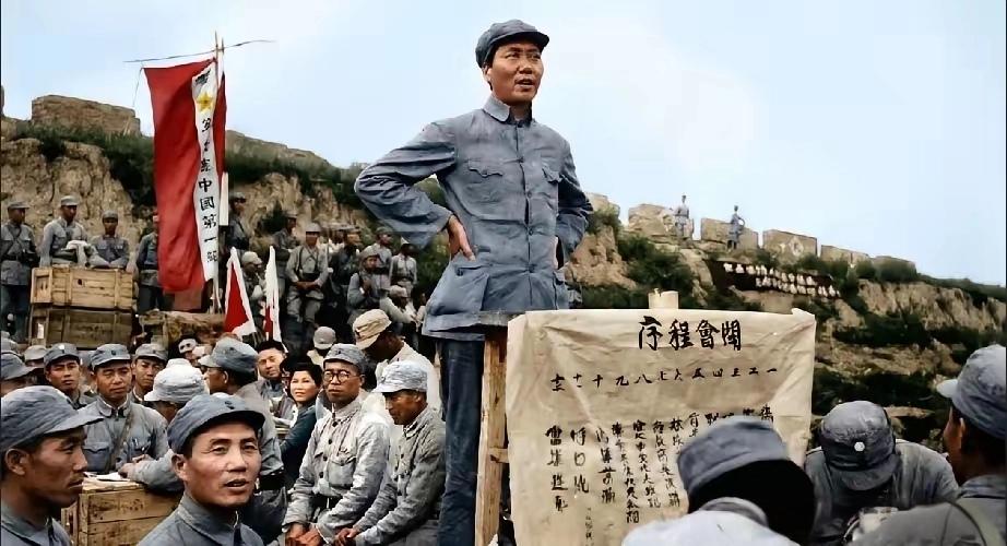 毛主席大讲堂：旷野回声，无坚不摧！
毛主席双手叉腰，站在黄土高坡，用他那洪亮的湖