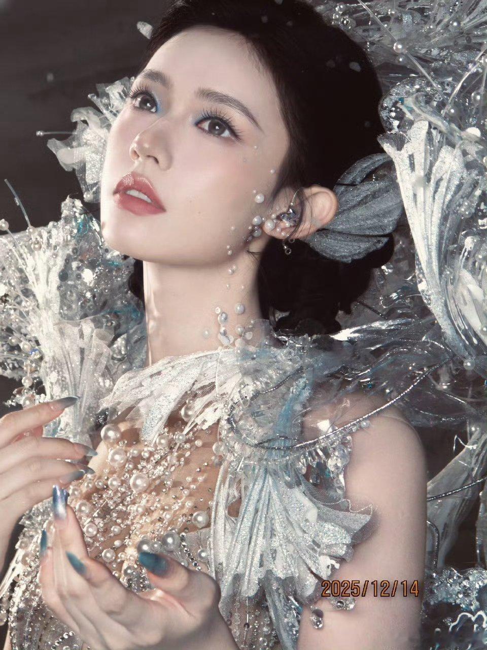 王亚飞给林允画的极地珠光妆林允极地珠光妆 好好看 