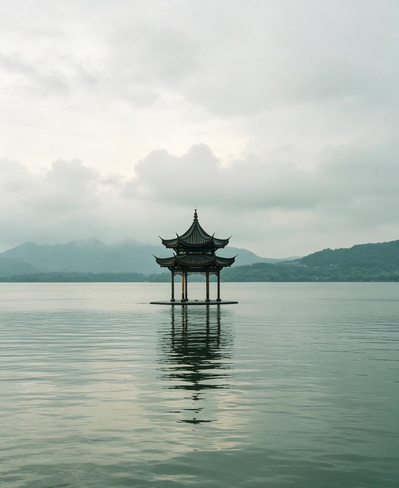 功夫，真正属于你的，不用争

山大校园，小竹林边上。

一个学生站桩，站了几天就