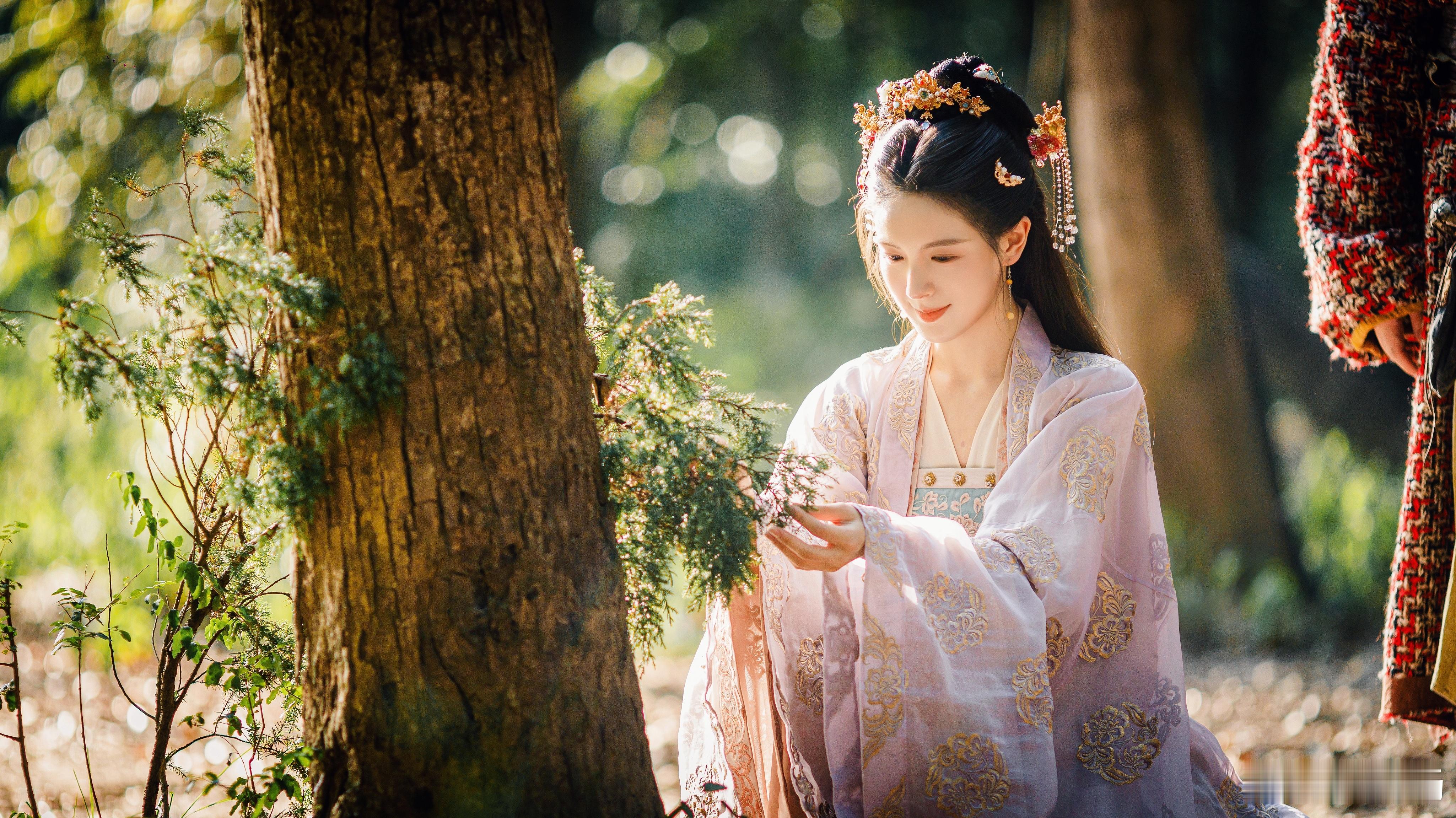 藏香记定档 隐忍待时年，伤痛刻骨铭心。恩怨未了，此恨难消。藏香记 12月18日，