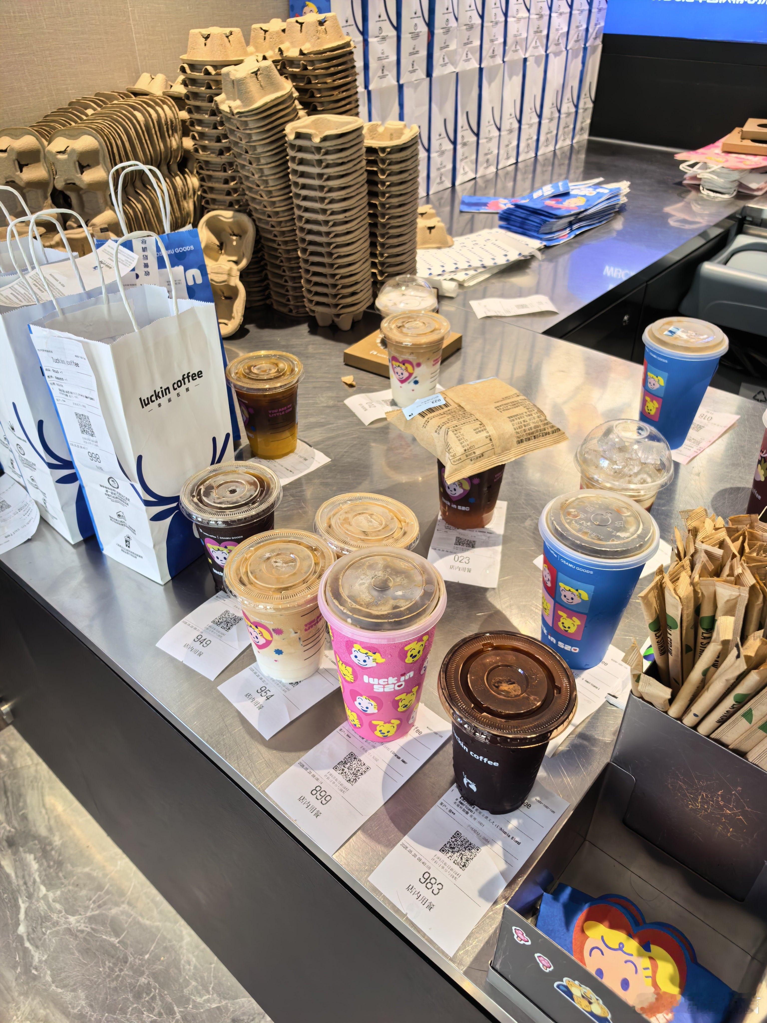 放弃酒店早餐不吃，寻遍附近都没找到吃葱油拌面的店，为了解馋看到沙县小吃点了一份拌