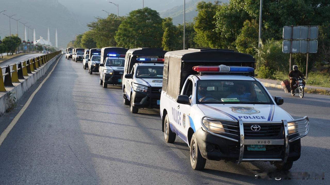 伊斯兰堡警车，日本造。为加强首都治安，震慑犯罪分子，巴基斯坦伊斯兰堡警方开展了大