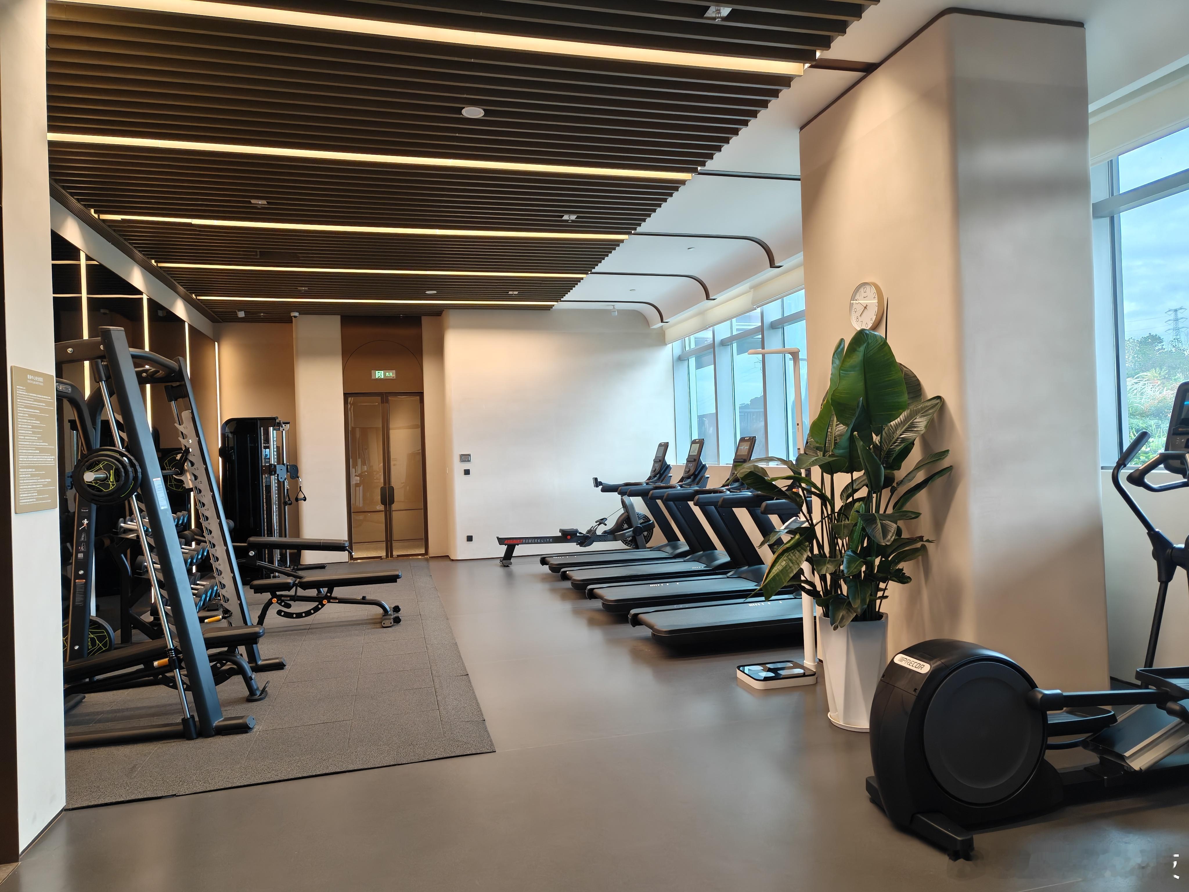 今天又打卡新健身房，虽然不大，但是人少哈！很多人对体重没有概念 ​​​