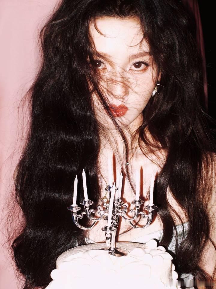 给宋祖儿拍这组图的摄影师简直是天才完全布偶猫啊！ 