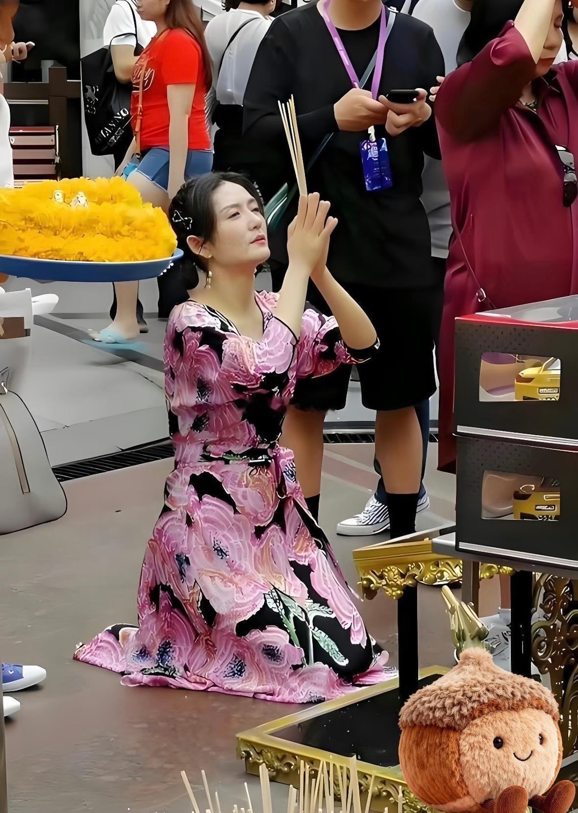 拥有几辈子花不完的钱，她还在求什么？？ ​​​