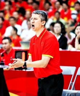 根据主教练郭士强的性格，今晚世预赛中国男篮VS卡塔尔的首发如下:
廖三宁、贺希宁