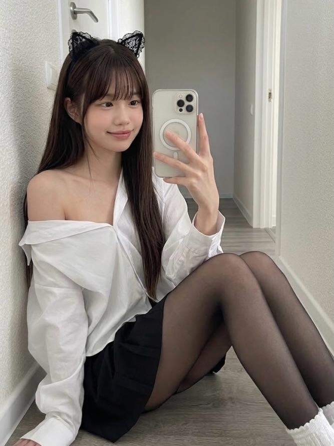 晒图笔记大赛猫耳发带少女，自拍日常穿搭，甜美可爱！🐱💕