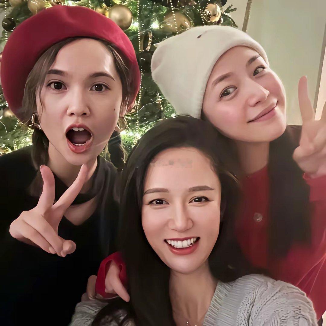 大家发现了没有？陈妍希的好友都是，杨丞琳、陈乔恩、阿娇，黄磊等娱乐圈比较出圈的明