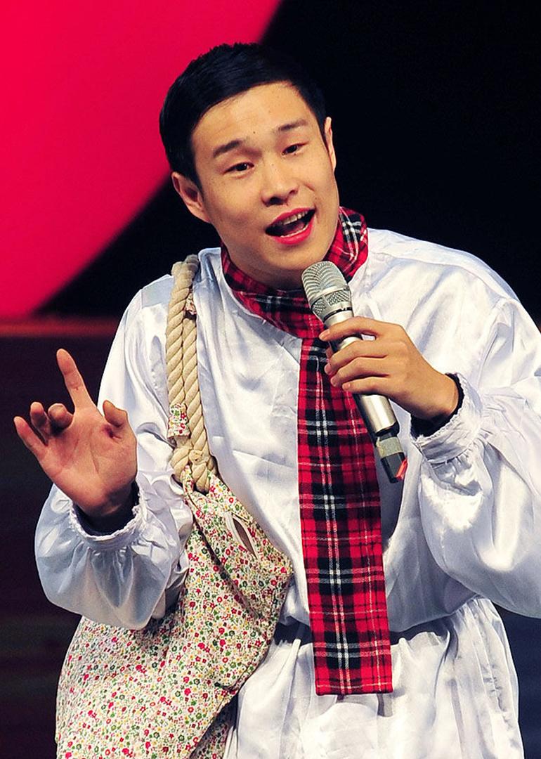 小沈阳每月给哥哥转账5万，备注只有五个字：给爹妈买肉！
事情发生在辽宁铁岭的一个