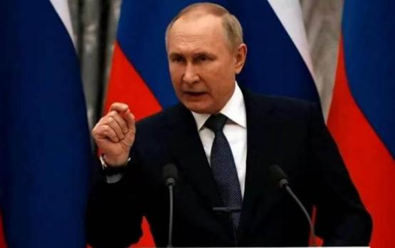 俄罗斯发出警告：战争爆发中国将被围攻，不过对中国最危险的不止战争。
 
就在20