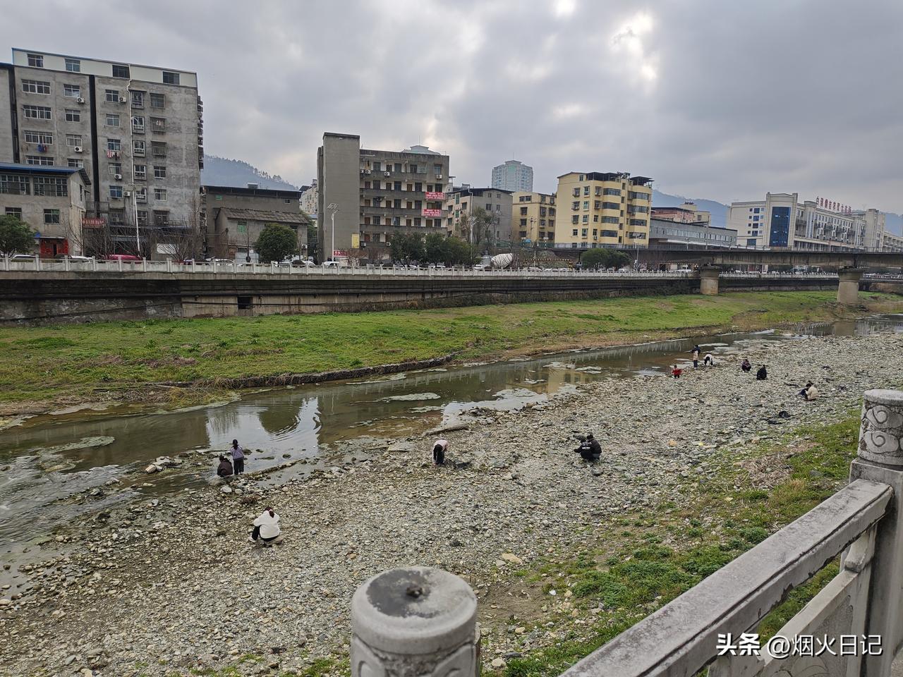 又发现周末一个适合遛娃的地方

这个地方位于白浪台湾路（卧龙城），这个地方可以说