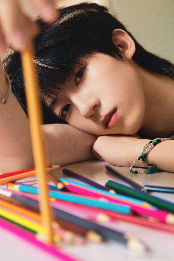 杨博文16岁生日发文杨博文生日 于细微处感悟成长，在时光中稳步前行，愿少年永远清