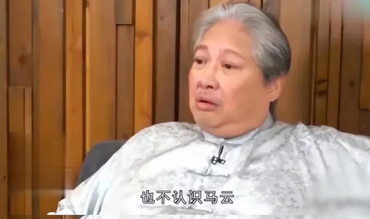 想象一下，一个本可以成为“半个李嘉诚”的人，却毫不在乎金钱，反而选择了另一条路。