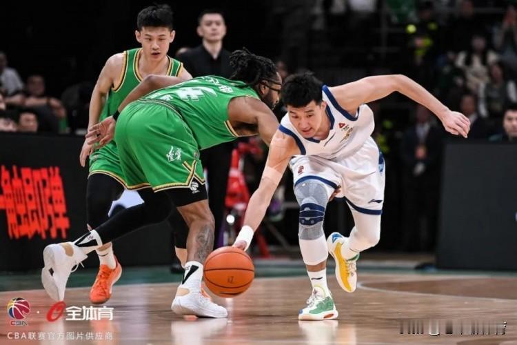 没想到CBA新赛制影响最大的竟然是孙铭徽！
上赛季孙铭徽场均出场33.1分钟，可